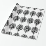 Papel De Regalo Monograma A Patrón floral inicial blanco y negro<br><div class="desc">Monograma Un papel de envoltura inicial del patrón floral blanco y negro se puede personalizar con una imagen, nombre, texto, logotipo o foto. Cambia el fondo blanco a cualquier sombra de azul, verde, amarillo, naranja, rosa, rojo, marrón y morado. Ideal para envolver a Navidades, cumpleaños, ducha de bebé o regalos...</div>