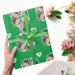 Papel De Regalo Monograma de cuatro hojas de trébol verde lindo