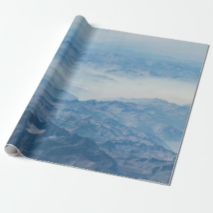 PAPEL DE REGALO MONTAÑA BAJO CIELO AZUL A LA HORA DEL DÍA