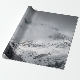 PAPEL DE REGALO MONTAÑA CUBIERTA DE NIEVE BAJO CIELO DE COLOR DURA