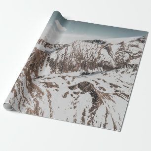 PAPEL DE REGALO MONTAÑA CUBIERTA DE NIEVE BAJO NUBES BLANCOS DURAN