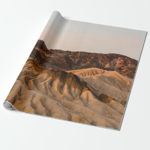 PAPEL DE REGALO MONTAÑA ROCKY MARRÓN BAJO CIELO AZUL DURANTE EL DÍ