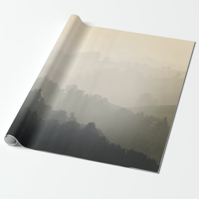 PAPEL DE REGALO MONTAÑA RODEADA DE ÁRBOLES (Desenrollado)