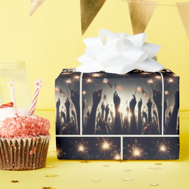 Papel De Regalo Multitud patriótica sostiene banderas estadouniden (Fiesta de cumpleaños )