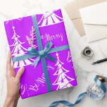 Papel De Regalo Navidades contemporáneos morados y blancos<br><div class="desc">Un Navidad moderno y elegante,  decorado con un tema morado y blanco de árboles blancos de Navidad y saludos navideños "Be Merry",  repartidos en un fondo violeta para dar a tu regalo un aspecto contemporáneo y elegante en esta temporada de vacaciones.</div>