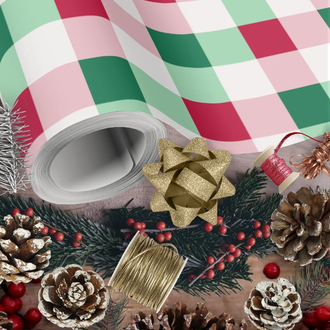 Papel De Regalo Navidades Gingham - Rojo, Verde y Blanco (Christmas Gingham - Red, Green and White Wrapping Paper by Leapfroglisics Shop)