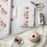 Papel De Regalo Navidades multicolores Retro coloridos<br><div class="desc">Difunde alegría de vacaciones con nuestros coloridos Navidades Retro Multi Photo. Presenta sus preciados momentos familiares en un diseño contemporáneo y elegante. Personalizar la tarjeta con tus fotos favoritas y un mensaje sincero para enviar cálidos deseos a tus seres queridos. Que esta tarjeta de vacaciones personalizada refleje la alegría y...</div>