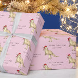 Papel De Regalo Nombre del Chica personalizado de dinosaurios navi<br><div class="desc">Feliz Navidad chicas personalizados nombran papel de envolvimiento rosado de dinosaurio festivo. Cute Parasaurolophus Santa Dino navidades suave de regalo rosa Hacer rugir a sus Navidades regalos con diversión festiva! Este papel de envolvimiento personalizado de Navidades de dinosaurios presenta un divertido parasaurolophus vestido como Santa, ambientado con un fondo rosa...</div>
