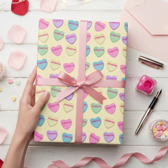 Papel De Regalo Nombre personalizado Corazones de caramelos - Amar (Personalized Candy Heart Conversation Heart wrapping paper for Valentine's Day or Galentine's Day)