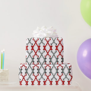 Papel De Regalo Ornamento geométrico en rojo y gris en blanco.