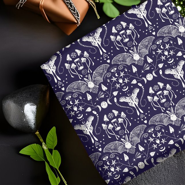 Papel De Regalo Pagan Witchy Whimsy Símbolos Mushroom Bat Moth Moo (Whimsigothic pagan birthday wrapping paper with bat, moth, occult symbols.  Witchy Halloween whimsy.)