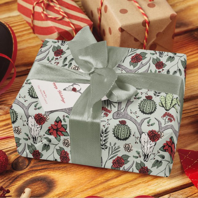 Papel De Regalo País Navidades occidentales Floral Rombo de reno (Beautiful Country Western Bull Skull Reindeer Skull, Red Roses, Cactus, & Winter Berries on Sage.)