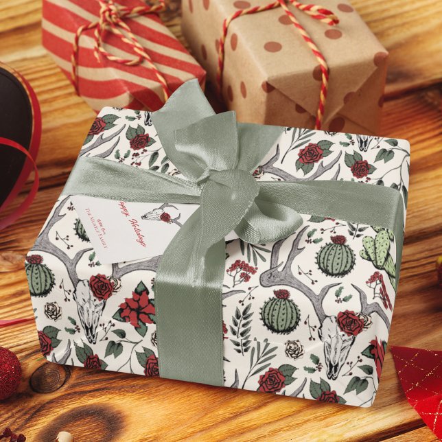 Papel De Regalo País Navidades occidentales Floral Rombo de reno (Country Western Bull Skull Reindeer Skull, Red Roses, Cactus, & Winter Berries. Cream Background.)