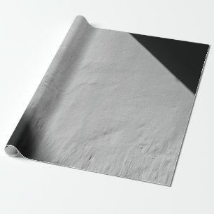 PAPEL DE REGALO PARED PINTADA BLANCA CON TEXTIL NEGRO