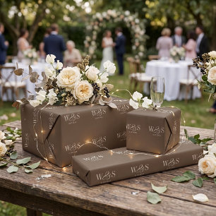 Papel De Regalo Parejas de boda iniciales marrón granja elegante