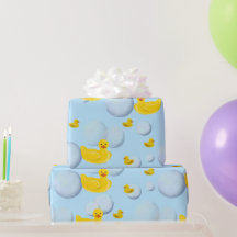 Pato de goma amarillo y burbujas de baño