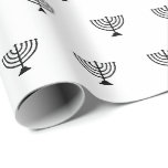 Papel De Regalo Patrón blanco y negro de la menorah judía Hanukkah<br><div class="desc">Patrón judío de menorah blanco y negro. Este papel de envoltura es muy bueno para Hanukkah,  Chanukah,  bar mitzvah,  bat mitzvah,  Shabbat y Jewish Holidays.</div>