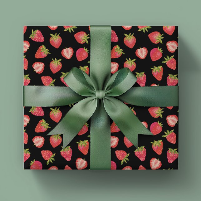 Papel De Regalo Patrón de fresa de verano (Strawberry pattern wrapping paper on black background.)