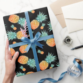 Papel De Regalo Patrón de piña dorada en negro | Fruta tropical