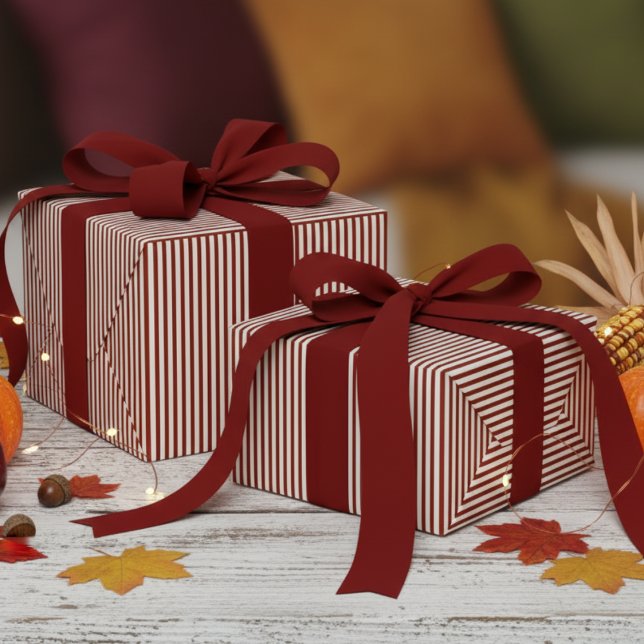 Papel De Regalo Patrón de rayas blancas y rojas oscuras (Modern & Classic Dark Red Wrapping Paper. Trendy Navy Blue & White Chic Stripes Pattern for Him.)