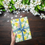 Papel De Regalo Patrón de verano verde blanco amarillo<br><div class="desc">Jugoso,  deliciosos limones acuáticos en amarillo,  verde y blanco. Perfecto para la fiesta de cumpleaños de verano,  ducha de novia,  boda.</div>