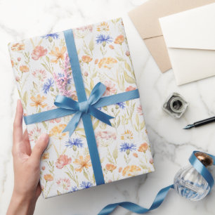 Papel De Regalo Patrón floral de acuarela. Flores pintadas a mano.