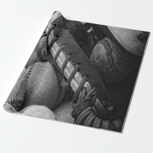 Papel De Regalo Pelotas de béisbol y guante en blanco y negro