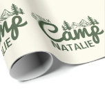 Papel De Regalo Personalizada fiesta de bachillerato de campamento<br><div class="desc">Añada un toque personalizado a su celebración con este documento personalizado de envolvimiento personalizado de la fiesta de la soltera del campamento. Diseñado para adaptarse a la temática "El último camino antes del velo", este papel de envoltura es perfecto para glaminar las escapadas, las aventuras de montaña o las celebraciones...</div>