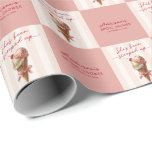 Papel De Regalo Personalizada, ha sido escogida para ducha nupcial<br><div class="desc">¡Envuelve tus regalos de ducha de novia con estilo dulce con nuestro papel de envoltura personalizado "She's Been Scooped Up"! Este delicioso envoltorio de regalo con la temática de los helados tiene encantadoras franjas de salón rosas y blancas y un adorable diseño de helados, bellamente complementado por el lúgubre guión...</div>
