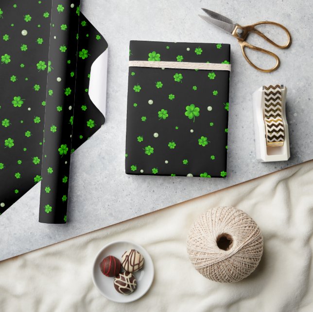 Papel De Regalo Personalized Pattern of green shamrocks with pearl (Artesanía)