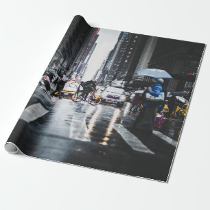 PAPEL DE REGALO PERSONAS CRUZANDO EL AVIÓN PEATONAL EN LA CALLE DE