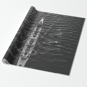 PAPEL DE REGALO PERSONAS EN BARCO EN CUERPO DE AGUA