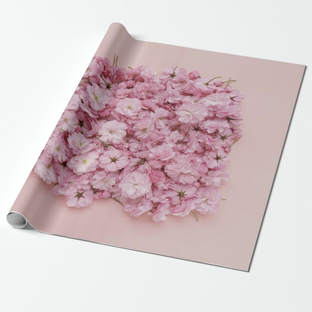 PAPEL DE REGALO PETALES DE FLORES ROJOS Y BLANCOS (Desenrollado)