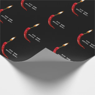 Papel De Regalo Pimiento rojo con llama de vela sobre negro