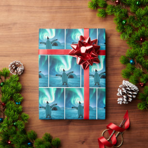 Papel De Regalo Pingüino Feliz Bailando Bajo las Luces del Norte
