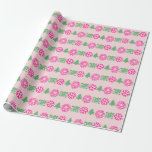 Papel De Regalo Pink y Green Christmas Tree Holly Wreath<br><div class="desc">Un patrón de árboles de Navidad,  hojas huecas,  copos de nieve y coronas está en este papel de envoltura rosa pálido. Los árboles de Navidad y las hojas huecas son verdes. Las coronas y copos de nieve son de color rosa profundo.</div>