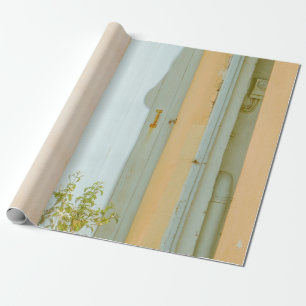 PAPEL DE REGALO PLANTA VERDE CON VASO CERAMIC JUNTO A MADERA BLANC