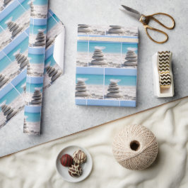 Papel De Regalo Pluma blanca en un montículo de playa