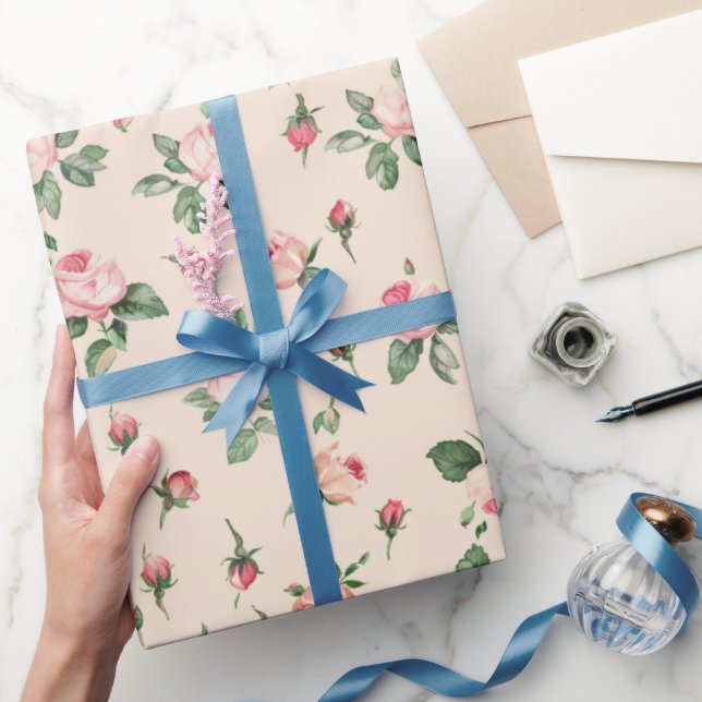 Papel De Regalo Precioso Flores Rosas Rosadas Crema Regadera Nupci (Regalar)