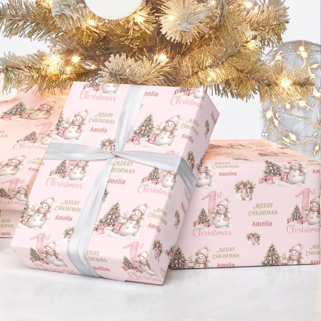 Papel De Regalo Primer nombre de Chica de Snowman rosa de Navidad (First Christmas Pink Vintage Snowman Girl Name Wrapping Paper)