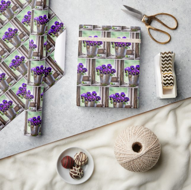 Papel De Regalo Púrpura Pansy Bouquet En Pail (Artesanía)