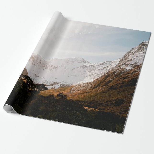 PAPEL DE REGALO RANGO DE MONTAÑA BAJO EL CIELO DE CLOUDY (Desenrollado)