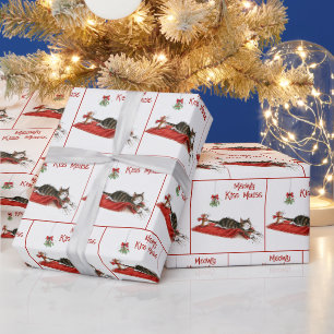 Papel De Regalo Ratón de Navidad arrastrando un gato bajo una rama