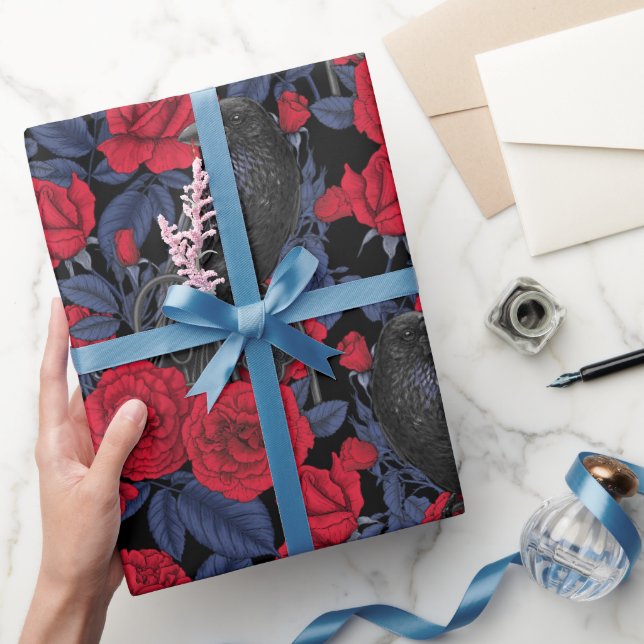 Papel De Regalo Ravens y rosas con hojas azul oscuro (Regalar)