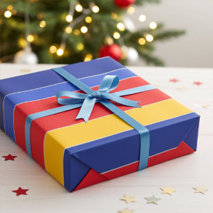 Papel De Regalo Rayas estilizadas, rojas, azules y plateadas