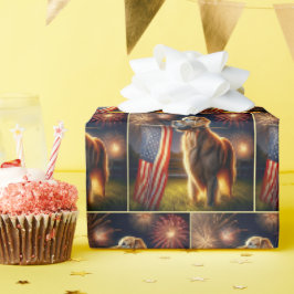 Papel De Regalo Recuperador de oro sostiene una bandera estadounid