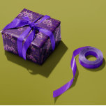 Papel De Regalo Regal Purple y Gold Merry Christmas Luxury<br><div class="desc">Presenta tus regalos festivos con una elegancia inigualable usando nuestro Regal Purple y Gold Merry Christmas Gift Wrap. Este exquisito envolvimiento es una celebración de sofisticación, diseñada para elevar tu experiencia de obsequio en esta temporada de vacaciones. El profundo color púrpura real, adornado con inscripciones doradas "Feliz Navidad" y decoración...</div>