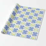Papel De Regalo Regalo de Boda italiano de ducha con limón de limó<br><div class="desc">Envuelve tus regalos con estilo con este Boda de ducha de limón italiano de inspiración italiana. Con limones amarillos vibrantes y patrones mediterráneos clásicos, este papel de envoltura aporta el encanto de la costa amalfitana a cualquier ocasión. Perfecto para duchas de novias o bodas, le da un toque de La...</div>