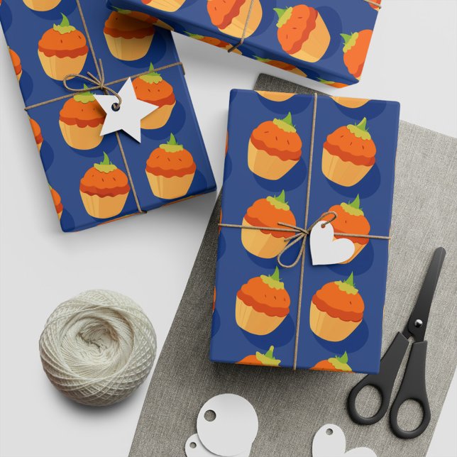 Papel De Regalo Regalo de pastelitos de calabaza de Vibes de Otoño (A wrapping paper with pumpkin-cupcakes. Perfect for autumn crafts and gifts. )