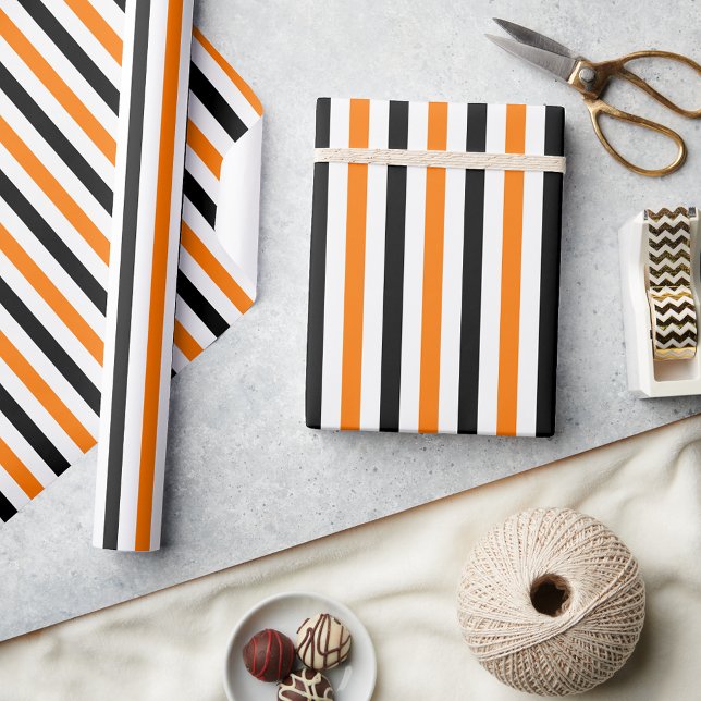 Papel De Regalo Regalo de patrón de franjas blancas negras de Hall (Halloween Orange Black White Stripes Pattern Gift Wrapping Paper)